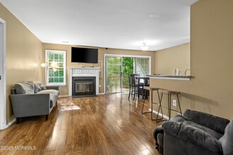 6072 Cedar Ct in South Brunswick, NJ - Building Photo - Building Photo