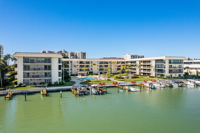 Coquina Club in Naples, FL - Foto de edificio - Building Photo