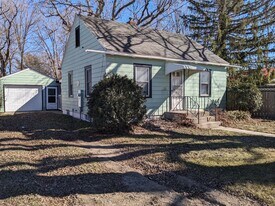 504 12th St NE in Austin, MN - Building Photo