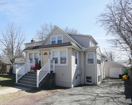 8 Garfield Ave Apartments