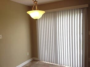 2574 King Arthur Way in Beavercreek, OH - Building Photo - Building Photo