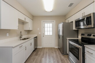 8308 Hedgeway Pl in Tampa, FL - Building Photo - Building Photo