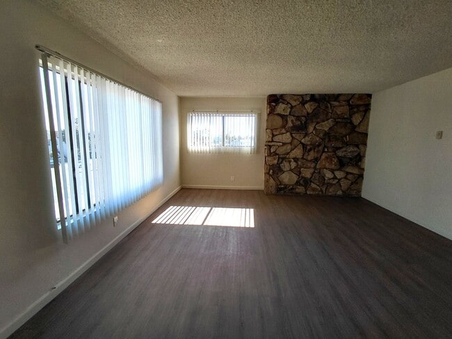2620 Linden Ave in Long Beach, CA - Building Photo - Building Photo