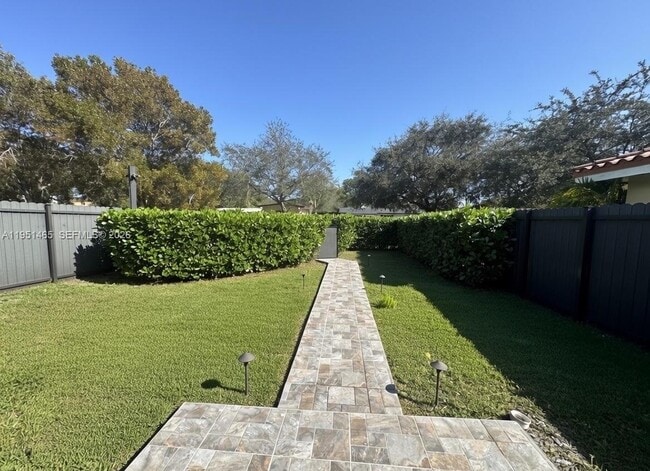 10504 SW 77th Ct in Miami, FL - Building Photo - Building Photo