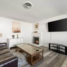 5365 Elsinore Way in Fair Oaks, CA - Foto de edificio - Building Photo