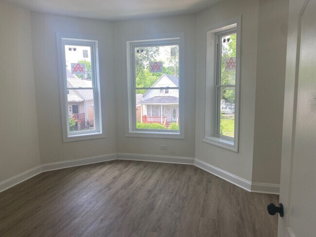 7037 S Elizabeth St in Chicago, IL - Building Photo - Building Photo