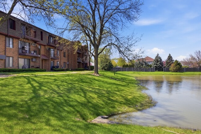 744 Briar Hill Ln in Addison, IL - Building Photo - Building Photo