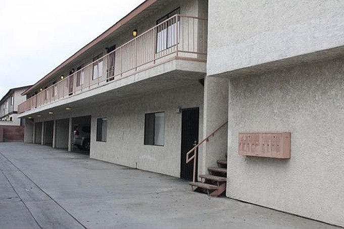 1821 W 146th St in Gardena, CA - Foto de edificio