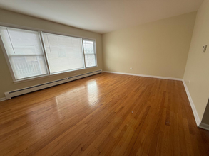 5838 W Montrose Ave in Chicago, IL - Building Photo - Building Photo