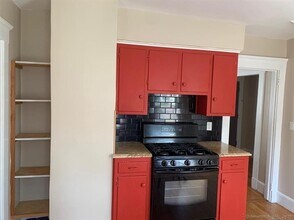 352 Elm St-Unit -3rd Fl. in West Haven, CT - Building Photo - Building Photo