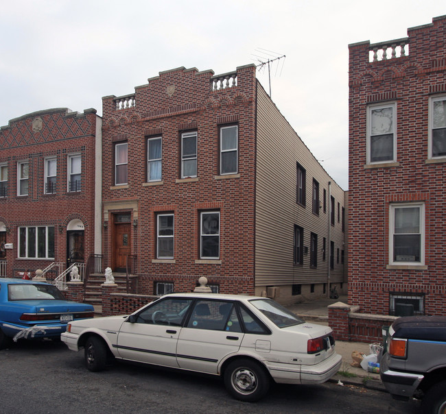 1565 W 9th St in Brooklyn, NY - Foto de edificio - Building Photo