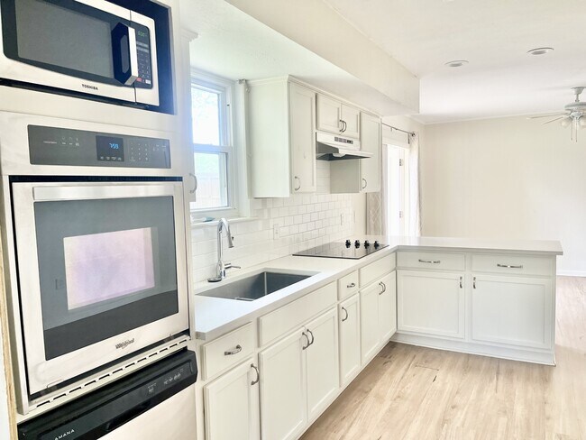 555 Burgin Ave in Baton Rouge, LA - Building Photo - Building Photo