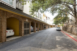 Croix Condominiums in Austin, TX - Building Photo - Building Photo