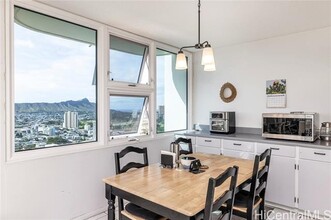 2825 S King St in Honolulu, HI - Building Photo - Building Photo