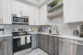 9335 W Commercial Blvd-Unit -400 in Fort Lauderdale, FL - Building Photo - Building Photo