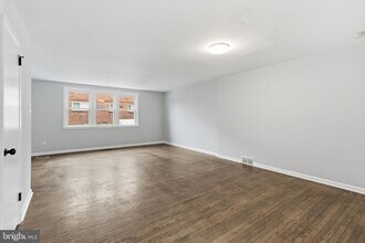 2816 Woodbridge Rd in Philadelphia, PA - Building Photo - Building Photo