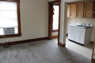 815 N 10th St, Unit Tenth 815 #2 in Manhattan, KS - Building Photo - Building Photo