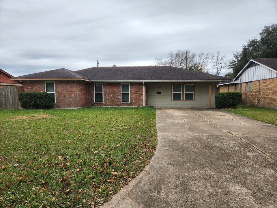9918 Ebb St in Houston, TX - Building Photo