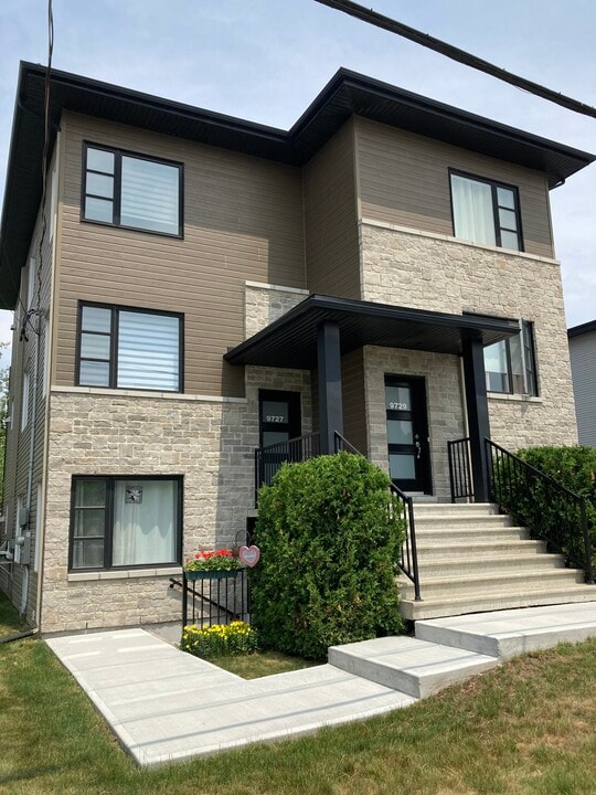 9725 Henri-Piché Rue in Mirabel, QC - Building Photo