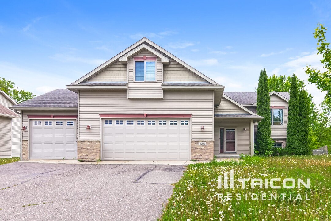 2200 Buffalo Ridge Dr in Buffalo, MN - Building Photo