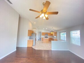 Lake Mary! Ready to Move in!! Spacious 4/ in Lake Mary, FL - Foto de edificio - Building Photo