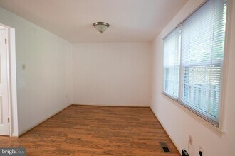3024 Talking Rock Dr in Fairfax, VA - Building Photo - Building Photo