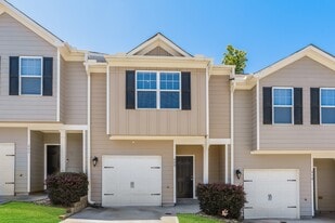 408 Highwood Ln in East Point, GA - Building Photo