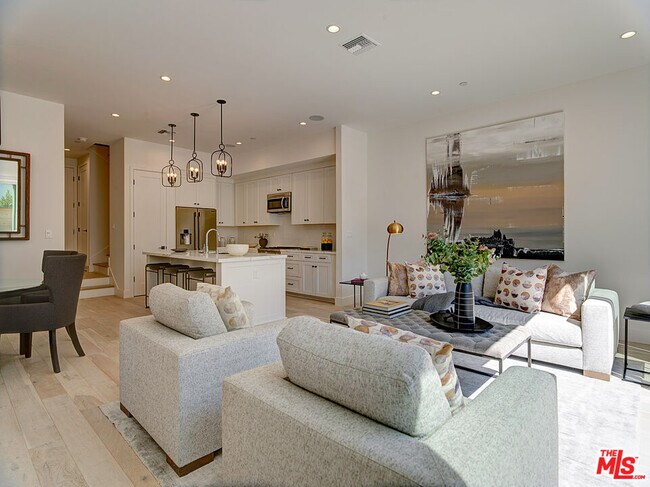 11979 Mayfield Ave in Los Angeles, CA - Building Photo - Building Photo