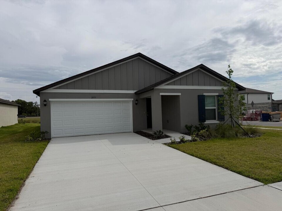 2155 Lone Oak Ln in Lakeland, FL - Building Photo