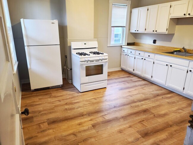 348 Faneuil St, Unit #2 in Boston, MA - Building Photo - Building Photo