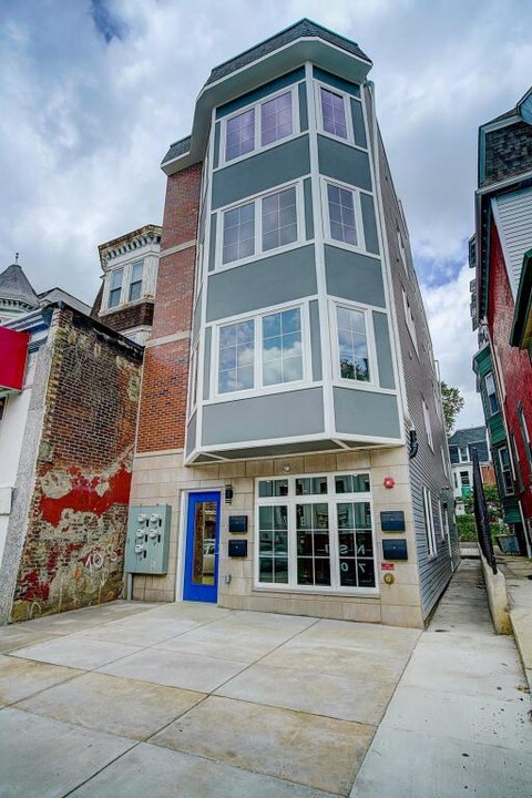 4829 Baltimore Ave in Philadelphia, PA - Foto de edificio