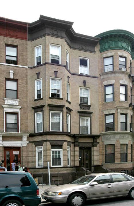 68 Herkimer St in Brooklyn, NY - Building Photo