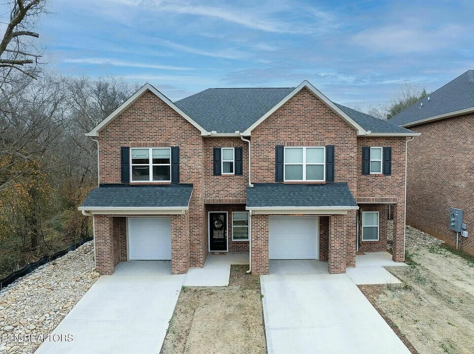 1338 Gatewood Ln in Knoxville, TN - Foto de edificio