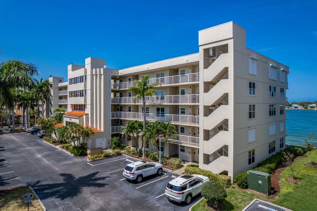 Bahia Vista III in St. Petersburg, FL - Building Photo