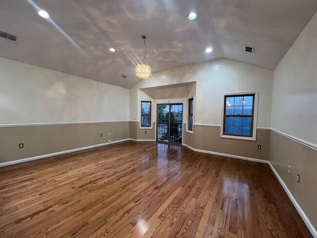 144 Logan Ave in Jersey City, NJ - Building Photo - Building Photo