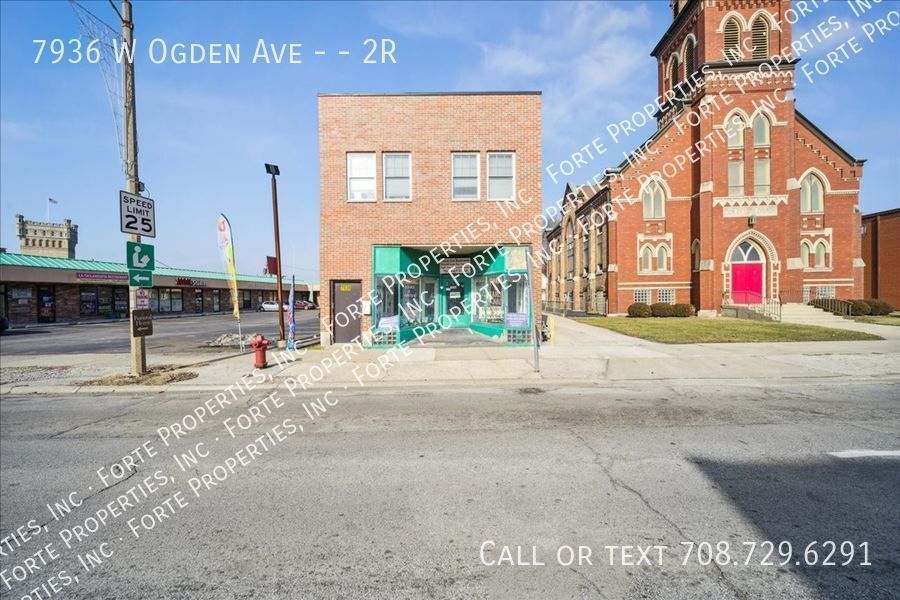 7936 Ogden Ave, Unit 2R in Lyons, IL - Building Photo