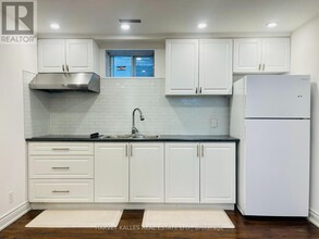 394 Caledonia Rd in Toronto, ON - Building Photo - Building Photo