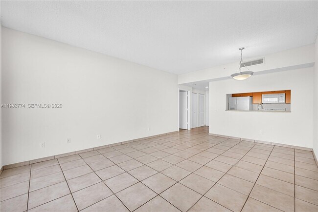 2475 Brickell Ave, Unit 703 in Miami, FL - Foto de edificio - Building Photo