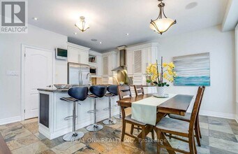 2473 Tesla Crescent in Oakville, ON - Building Photo - Building Photo