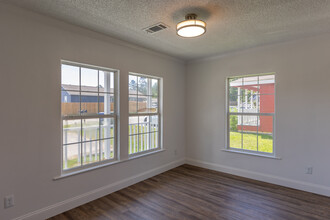 The Village at Sam Houston in Huntsville, TX - Foto de edificio - Building Photo
