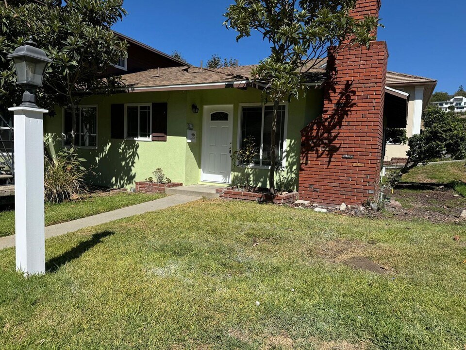 3639 Valihi Way-Unit -3639 in Glendale, CA - Building Photo