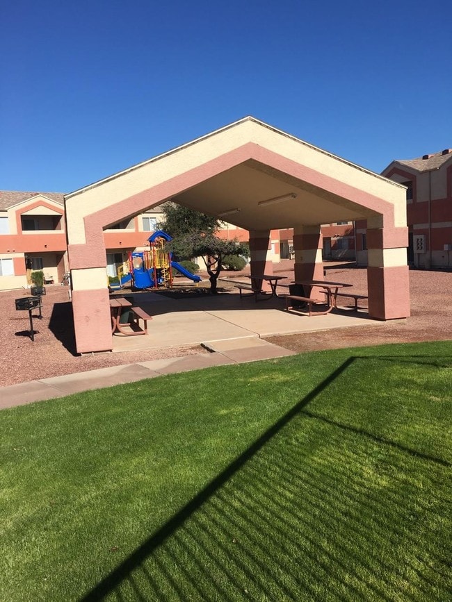 Saguaro Gardens in Florence, AZ - Foto de edificio - Building Photo