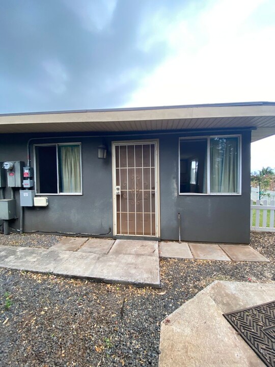 242 W Waiko Rd in Wailuku, HI - Building Photo