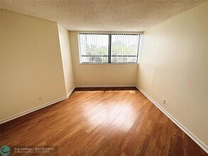 1720 N Congress Ave in West Palm Beach, FL - Building Photo - Building Photo