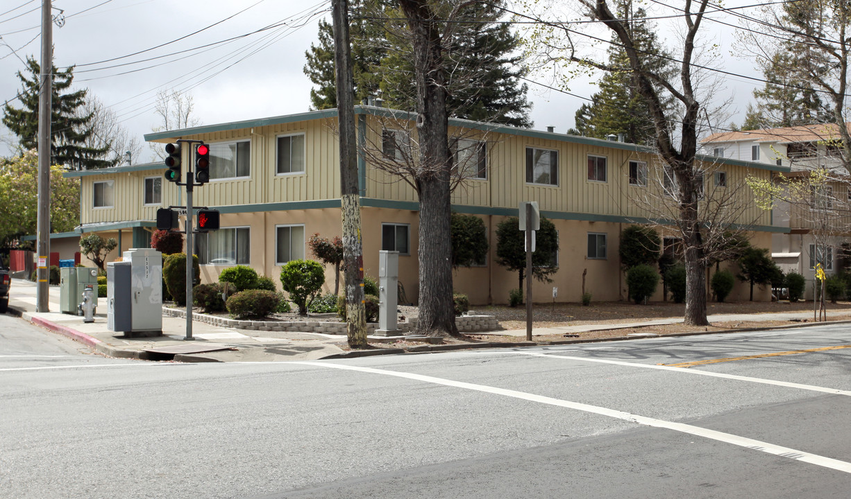 1504 Sanchez Ave in Burlingame, CA - Building Photo