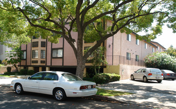 500 E San Jose Ave in Burbank, CA - Building Photo - Building Photo