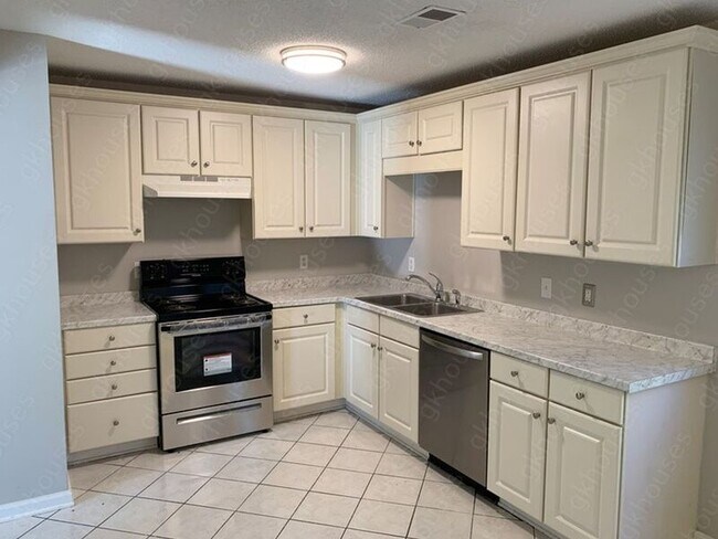 1588 King James Dr in Alabaster, AL - Building Photo - Building Photo