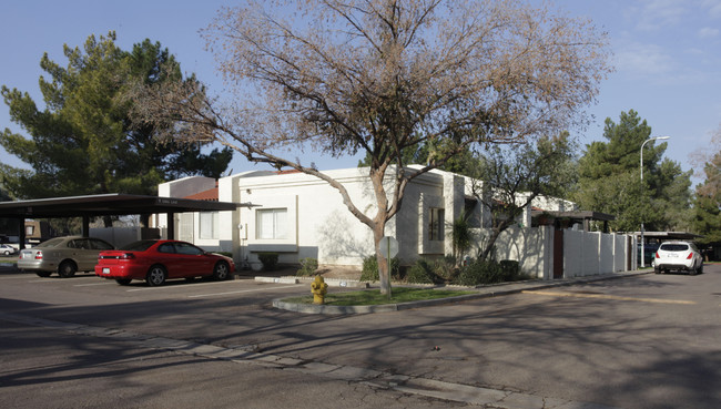 8005 N 32nd Dr in Phoenix, AZ - Foto de edificio - Building Photo