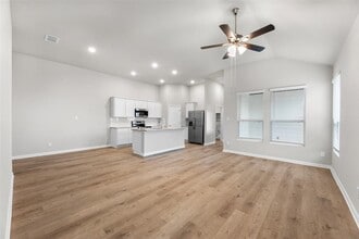 185 Schrader Dr in Buda, TX - Building Photo - Building Photo