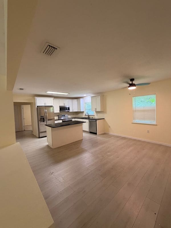 property at 305 W Country Club Dr